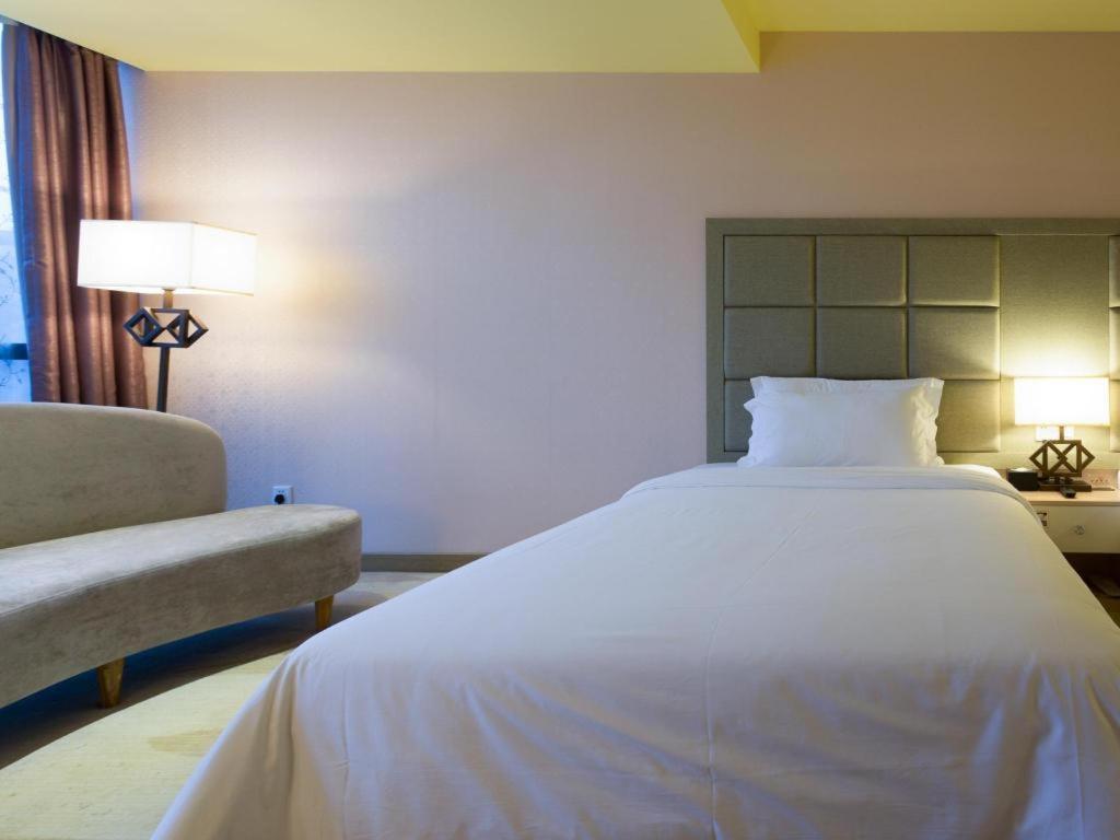 Boke Boutique Hotel Shenzhen Longgang Bagian luar foto